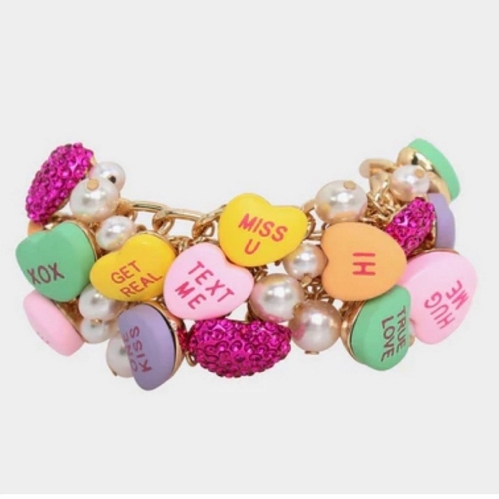 👉✨️ Betsey Johnson Multicolor think pink valentine pearl Heart Charm bracelet